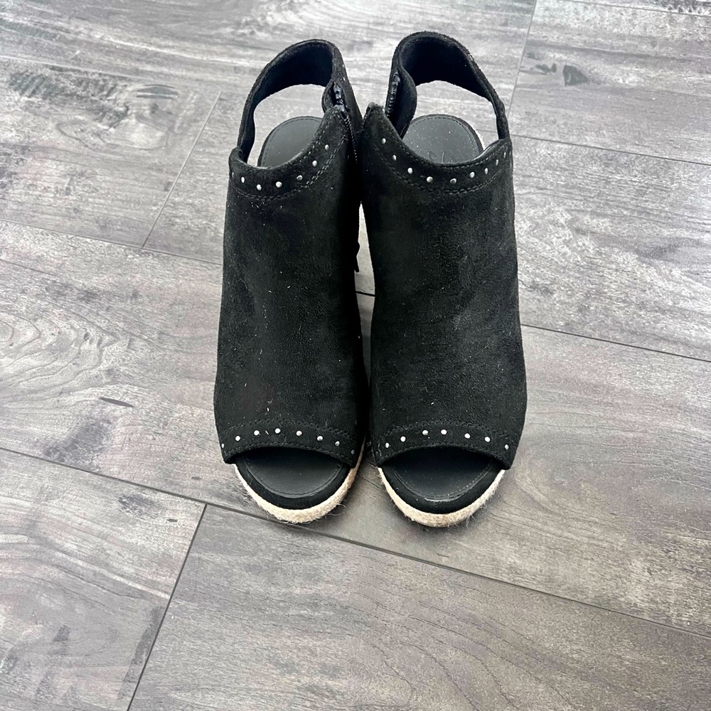 Skechers - size 8